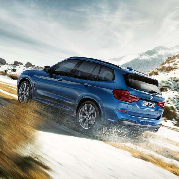 BMW X3 M40i en côte BMW X3 M40i en côte