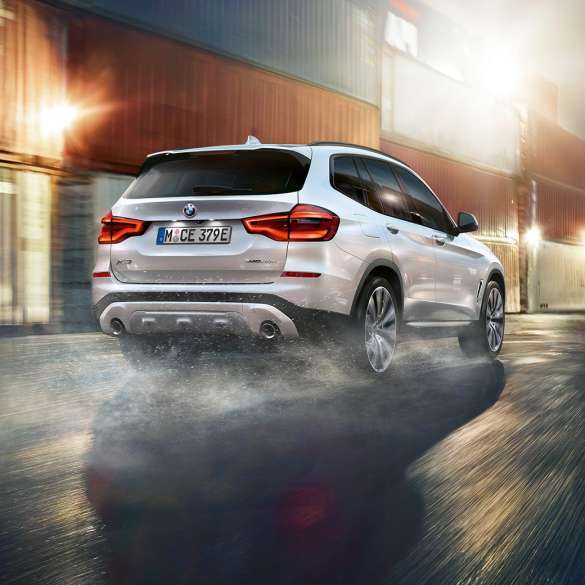 BMW X3 M40i, vue de l’arrière avec inscription BMW X3 M40i, vue de l’arrière avec inscription