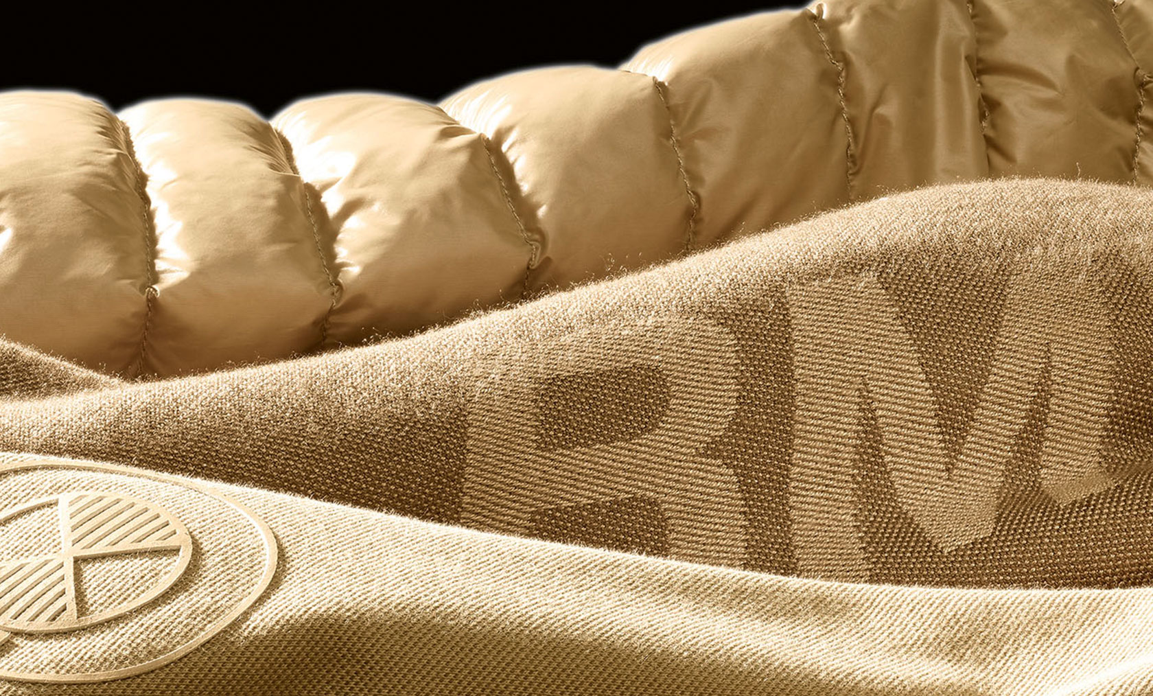 Écharpe d’été BMW. The picture shows the BMW Summer Scarf in detail.