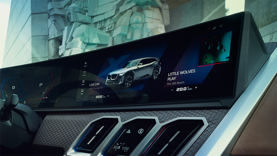 BMW Concept XM (G09) Poste de conduite aperçu de l’intérieur gros plan sur le BMW Curved Display